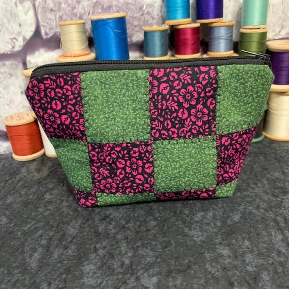 Handmade Quilted Cosmetic Bag - Picture 4 of 8